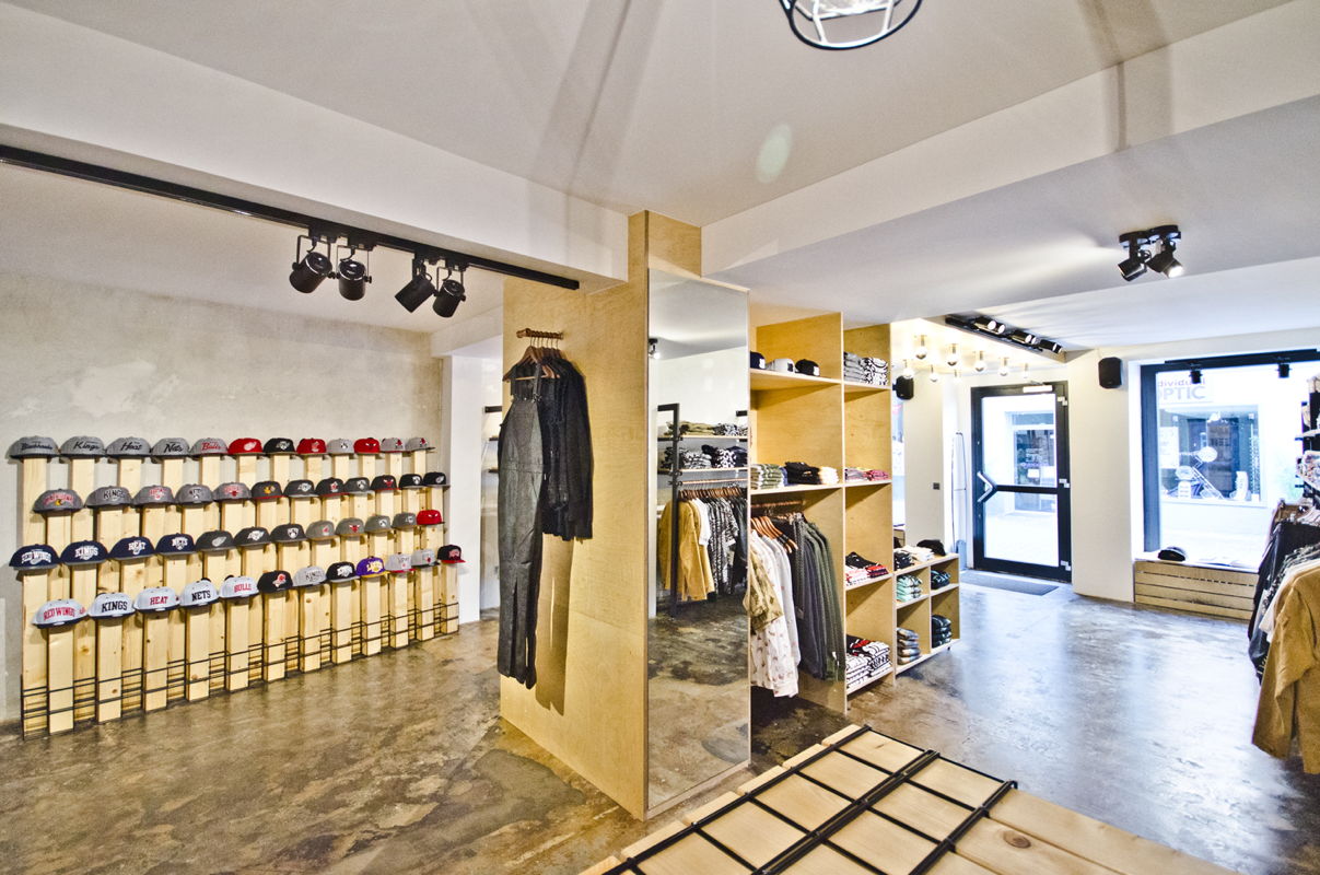 Streetwear store Jem Urbanwear Studio DLF by Danile Luciano Ferrazzano