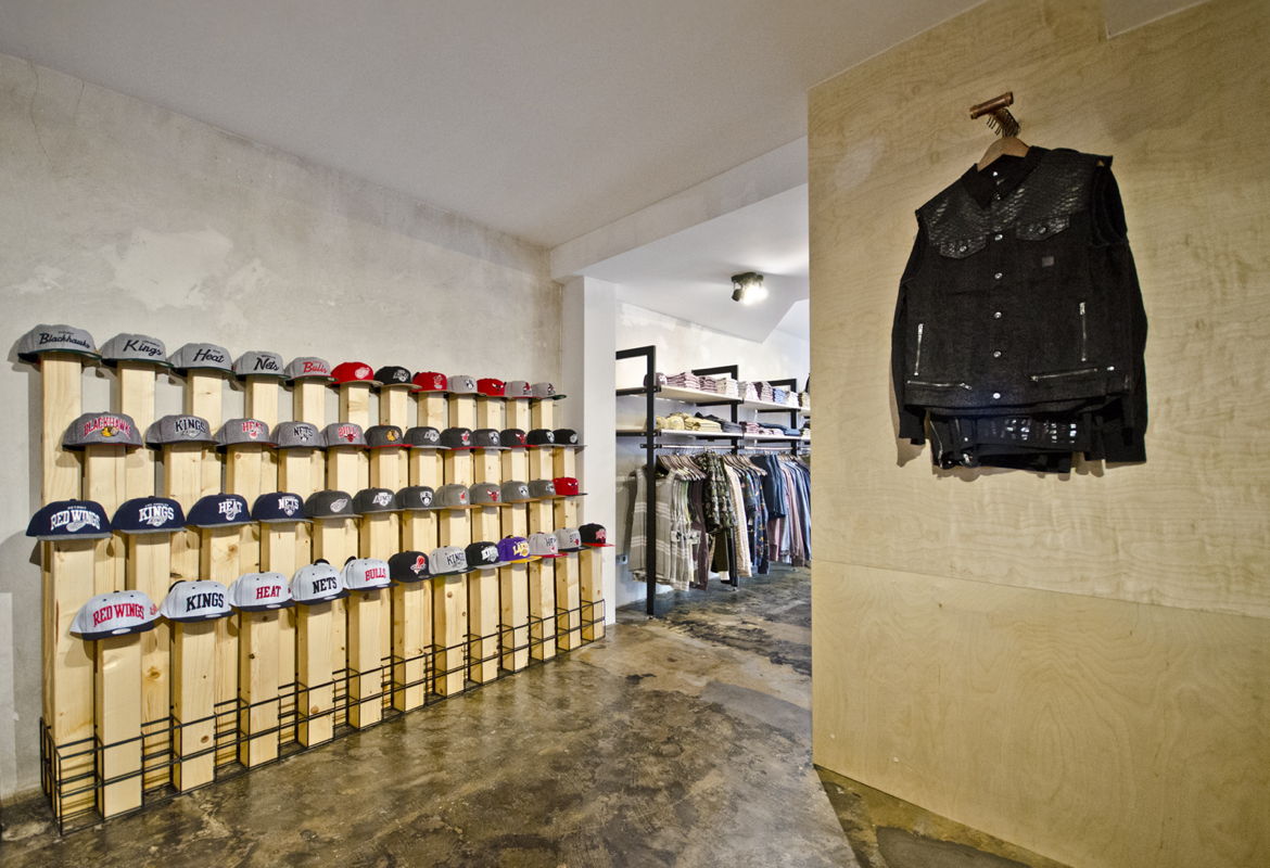 Streetwear store Jem Urbanwear Studio DLF by Danile Luciano Ferrazzano
